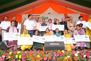 CM ने 4,967 लाभार्थियों को 20.61 करोड़ रुपये से अधिक की वित्तीय सहायता वितरित की