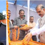 मुख्यमंत्री ने पूर्व प्रधानमंत्री राजीव गांधी को पुष्पांजलि अर्पित की