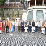 रिज मैदान पर महात्मा गांधी की प्रतिमा के समक्ष BJP ने गाया वंदे मातरम