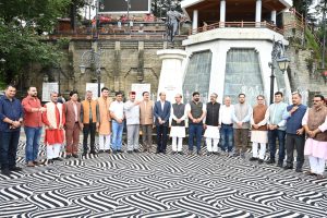 रिज मैदान पर महात्मा गांधी की प्रतिमा के समक्ष BJP ने गाया वंदे मातरम