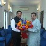 उप-मुख्यमंत्री ने केंद्रीय मंत्री नितिन गडकरी से भेंट की, टैक्सी परमिट 12 से 15 वर्ष करने की मांग