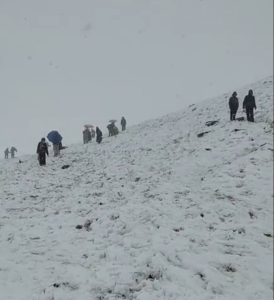 राज्य में मानसून के विदाई होने से पहले बर्फ़बारी का दौर शुरू