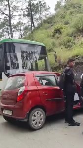 शिमला-घंडल के पास HRTC बस व ऑल्टो कार के बीच जोरदार टक्कर, तीन की मौत, एक गंभीर घायल