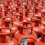 त्योहारी सीजन में केंद्र ने दिया महंगाई का झटका व्यवसायिक LPG 62 रुपए बढ़े