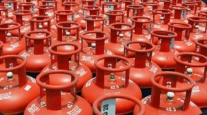 त्योहारी सीजन में केंद्र ने दिया महंगाई का झटका व्यवसायिक LPG 62 रुपए बढ़े