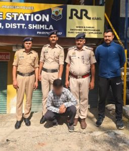 महिलाओं की आंखों में मिर्च डालकर लूटपाट करने वाला कश्मीरी गिरफ्तार